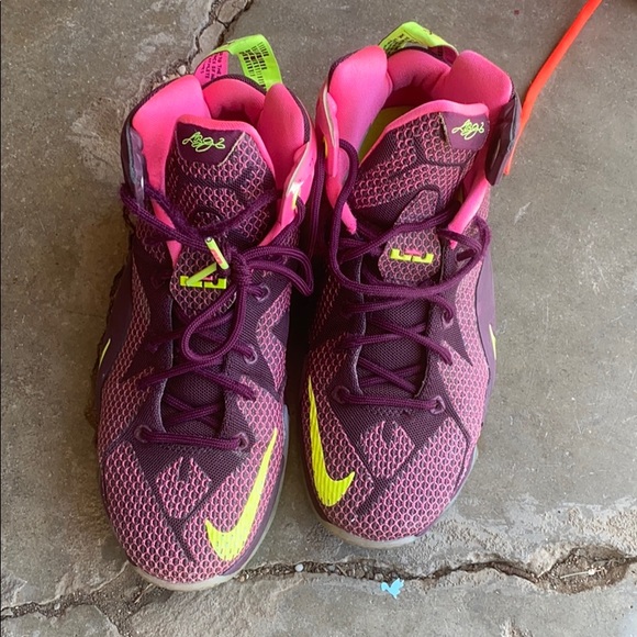 Nike Other - Nike size 5 youth Lebron James